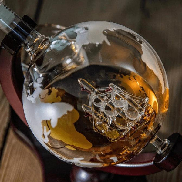Carafe whisky globe avec 4 verres et support bois